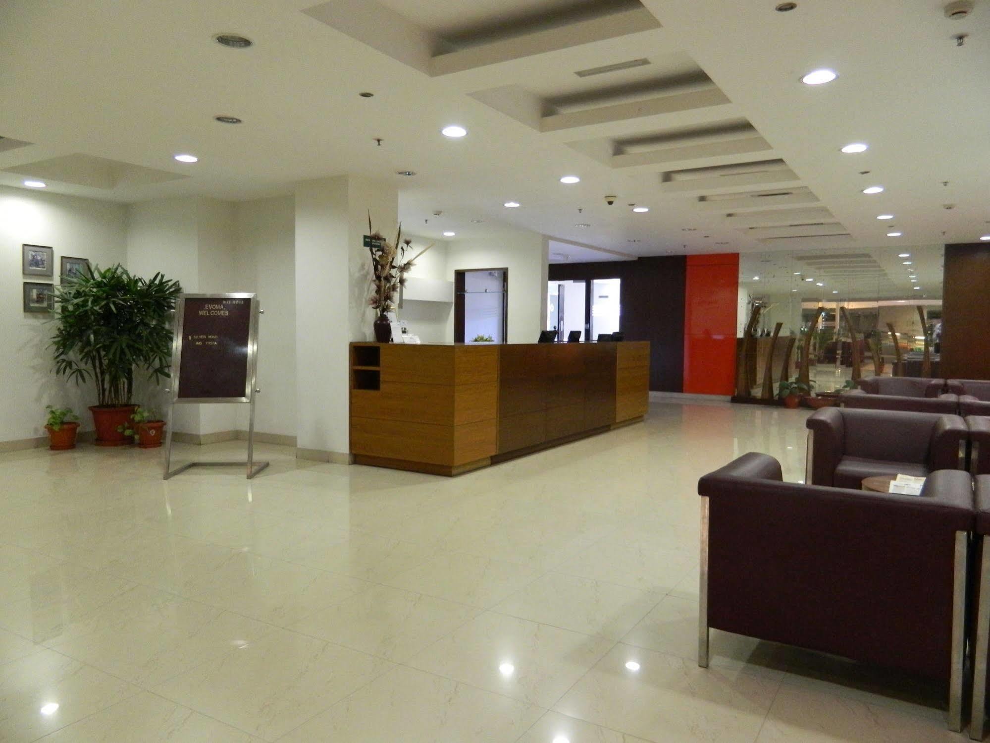 Evoma Hotel Bangalore Bagian luar foto