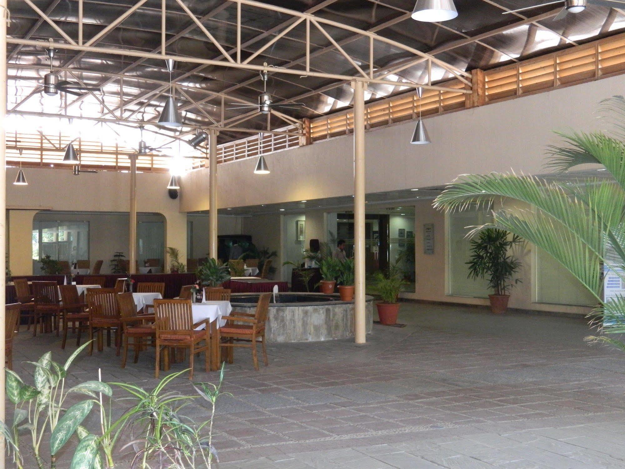 Evoma Hotel Bangalore Bagian luar foto